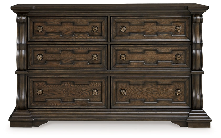 Maylee Dresser